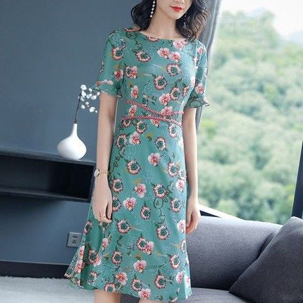 收腰连衣裙尽显好身材，今夏你可别错过哦