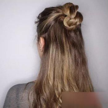 天气太热可扎无刘海丸子头发型！