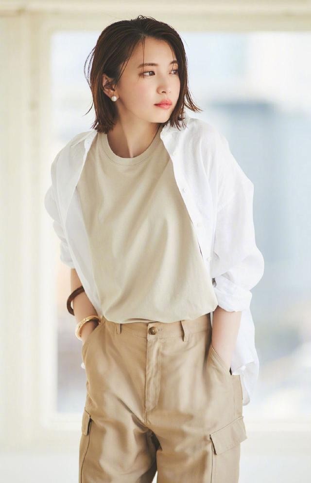 #女人#女人的穿搭,不仅需要清新淡雅的春日之美,还要为自己增加好感度