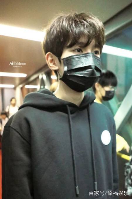 易烊千玺专程去见王俊凯，脸上却长了疙瘩，粉丝：都怪胖虎！