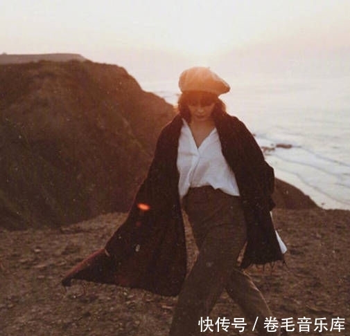  女人■优雅女人最爱的法式穿搭，简约中还带点甜美，着实迷人