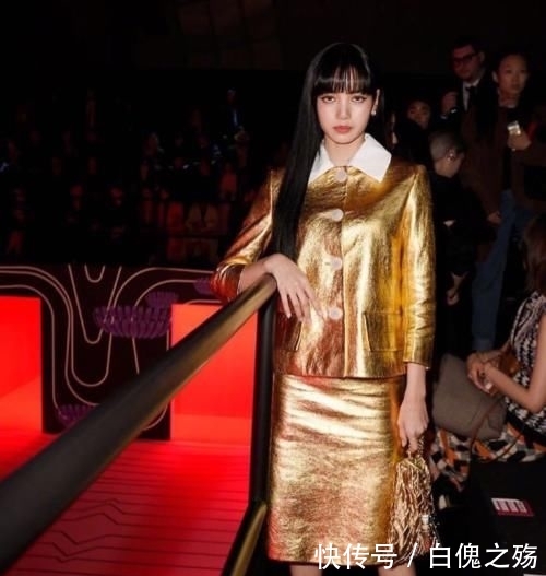  「设计上」Lisa还真是让人心动呢！纯黑色休闲服装穿搭，看上去攻气十足