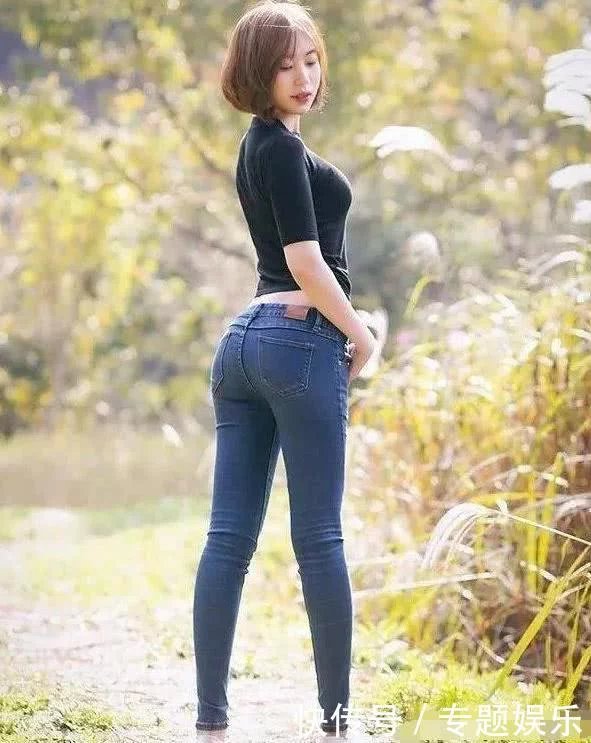 牛仔裤女神的美，丰满的臀部衬托出腿部的性感与纤细