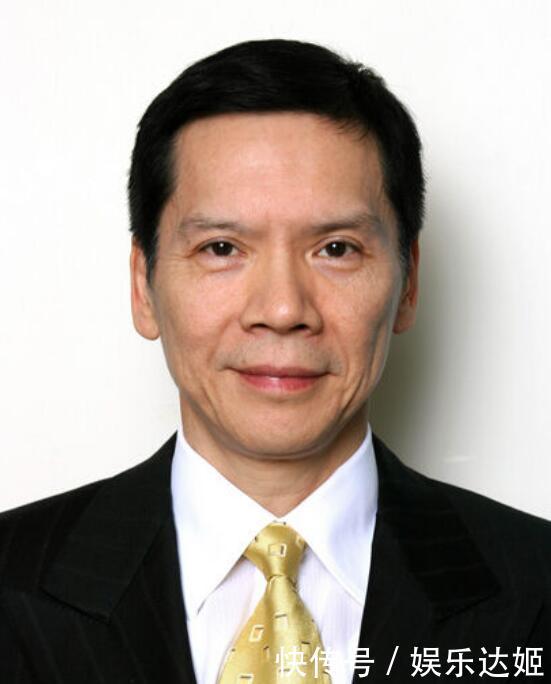 香港电影大佬的儿子,宁跑龙套也不靠父亲,如今