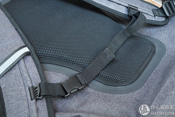 英伦气质的休闲与商务并存--KNOMO CROMWELL克伦威尔卷盖双肩包