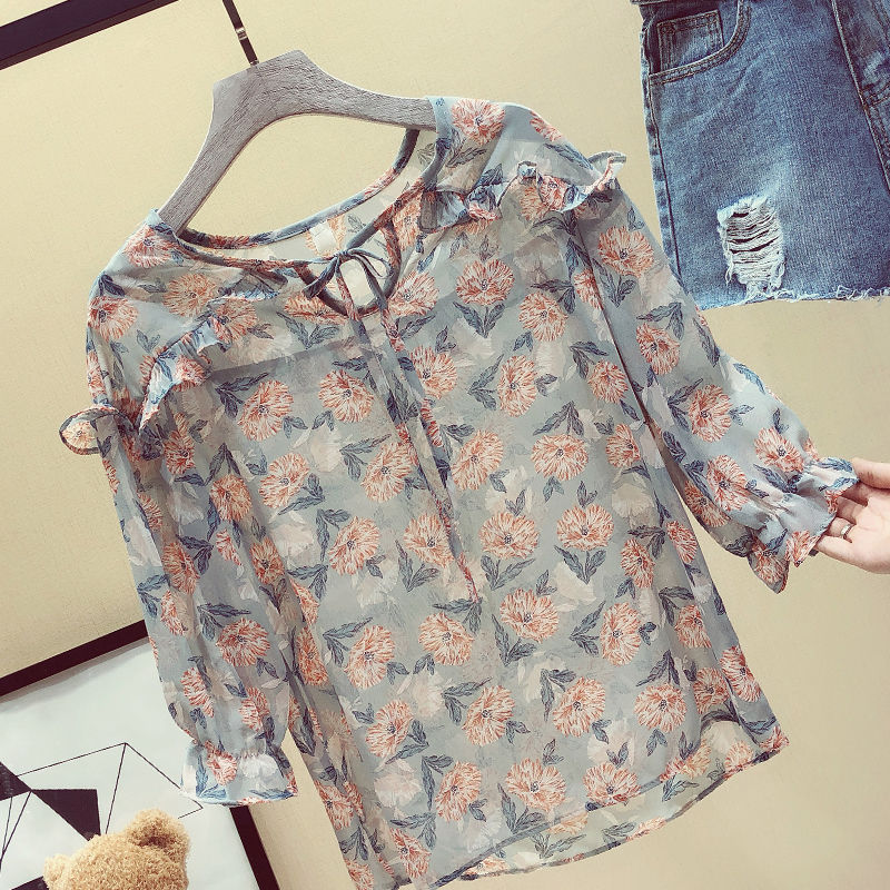 女人再美,也要打扮!47岁小姨穿时髦女装,美的让人眼前一亮