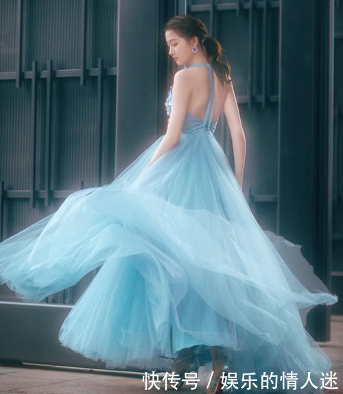 关晓彤放大招了,穿红裙秀s型身材魅力爆棚,难怪鹿晗喜欢她!