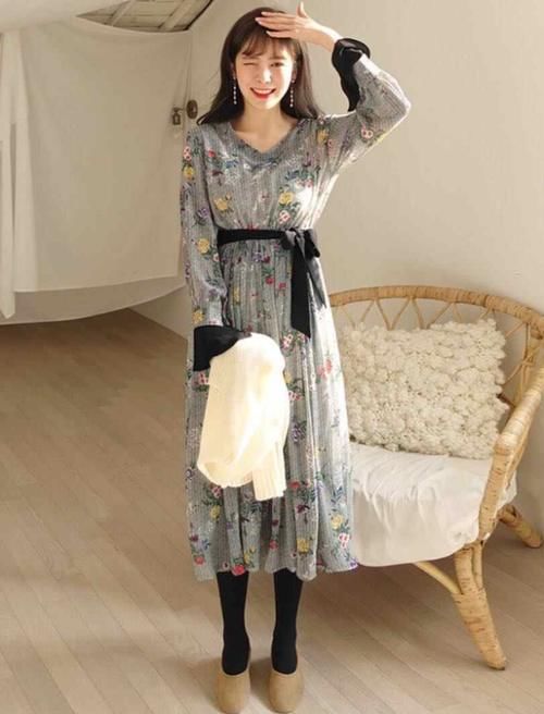  『平底鞋』扔掉高跟鞋吧，“平底鞋＋裙子”才是今春王炸穿搭