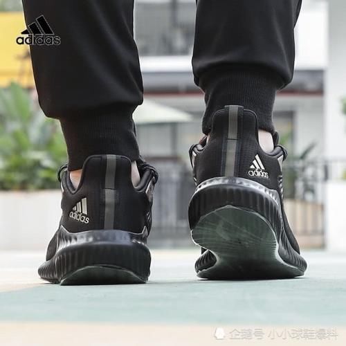  「轻量」Adidas 阿尔法3代 高回弹轻量跑鞋“黑红蓝中国年”开箱