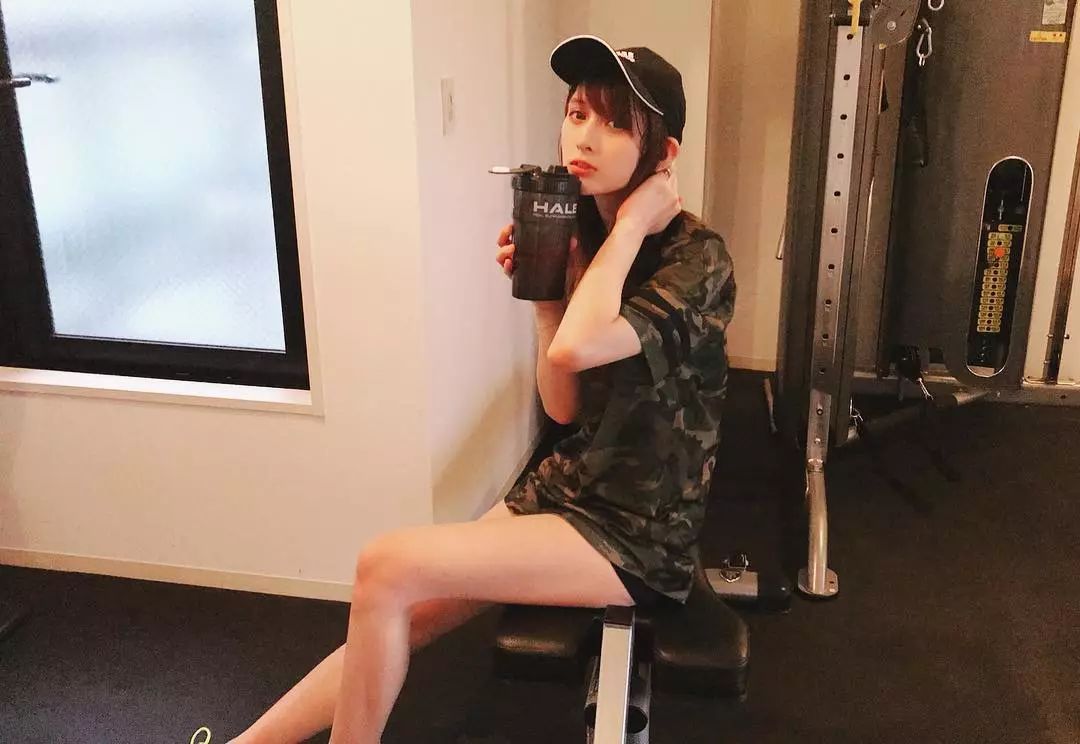 这些S型身材的＂蛇精系＂美少女也太性感了吧!