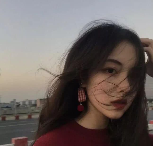  会让■为何有些女生把头发散开更丑了？身上有这“3特点”，还是乖乖扎马尾吧