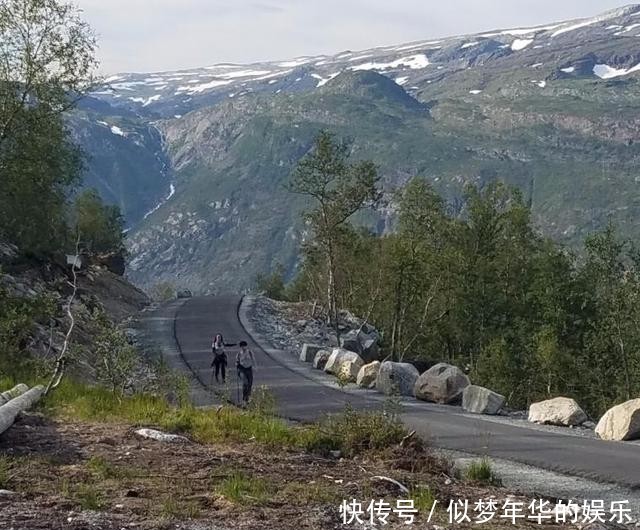 挪威最奇特石头,距离地面千尺之高,耗费一天才能到达