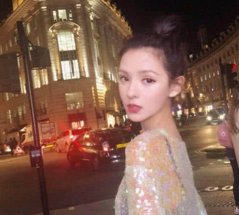 张予曦近照帅到犯规！露脐衫出镜大秀腹肌！网友：确定有86斤？