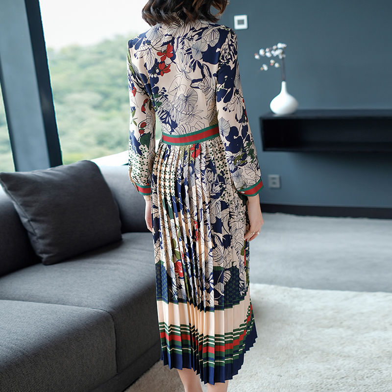 老婆45岁，秋天不穿牛仔裤!穿这洋气高级的“秋裙”，简直美翻