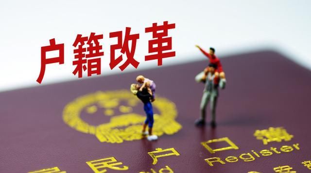  [社会保险]常住人口在300万以下的城市里，农民的定居没有限制，