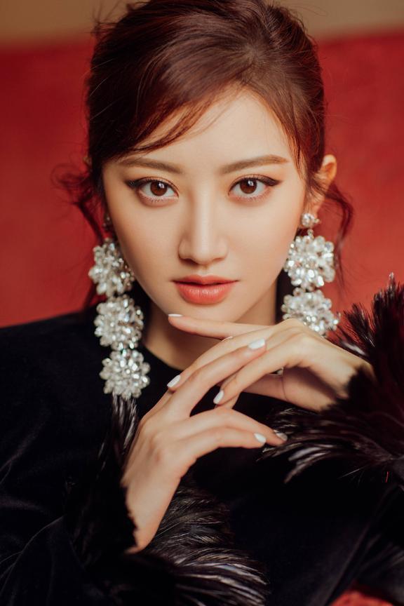 张钧甯景甜何穗孟美岐亮相纽约时装周, 罕见同框, 网友: 差距真大