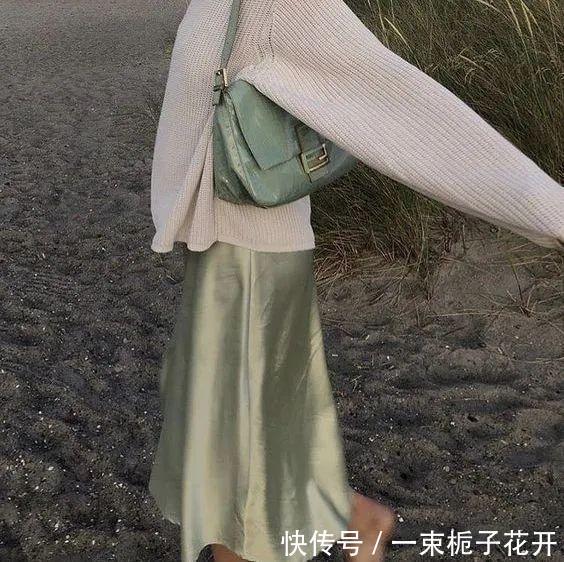  卡其色@今年春夏最流行的5组配色，穿对了显白又显贵！