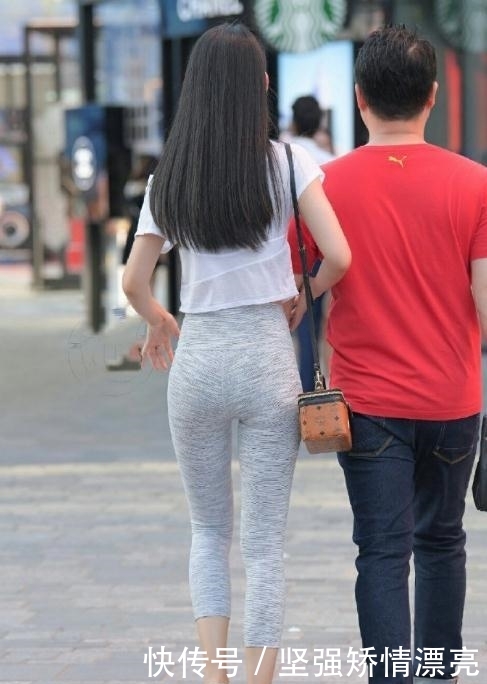  [小姐姐]路遇穿瑜伽裤的漂亮小姐姐，青春时尚的小姐姐，看看这一身材太标准了