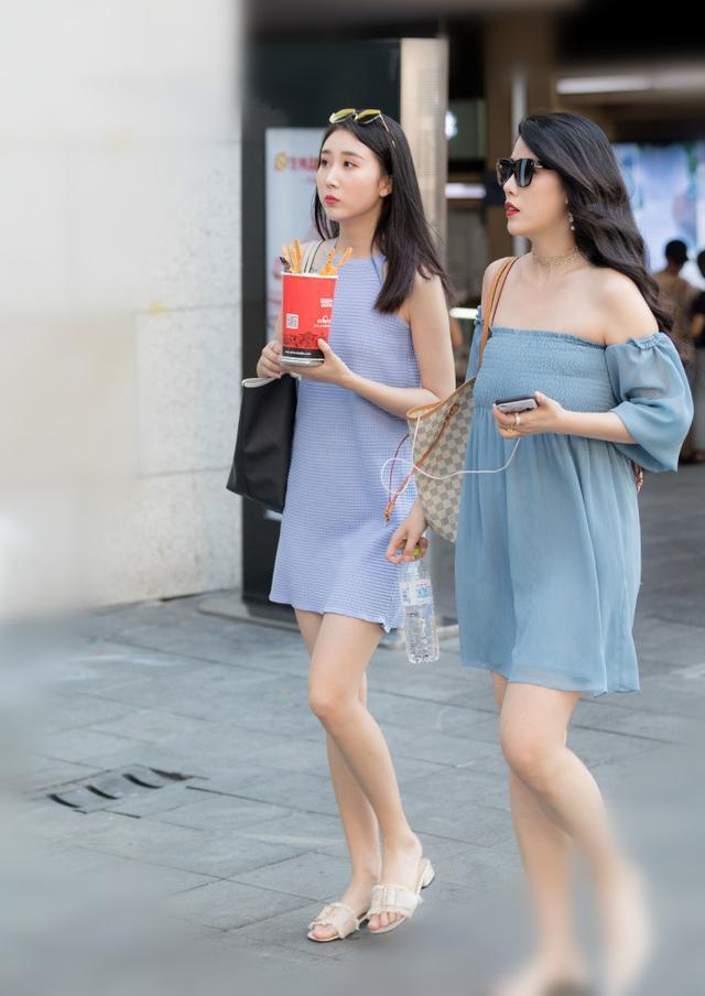 街拍女孩：清新秀丽皮肤细腻，我心中的女神！