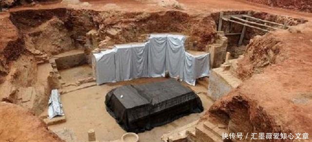 农民工挖出中国唯一存的世青铜棺，重达2.5吨，墓主身份至今成谜