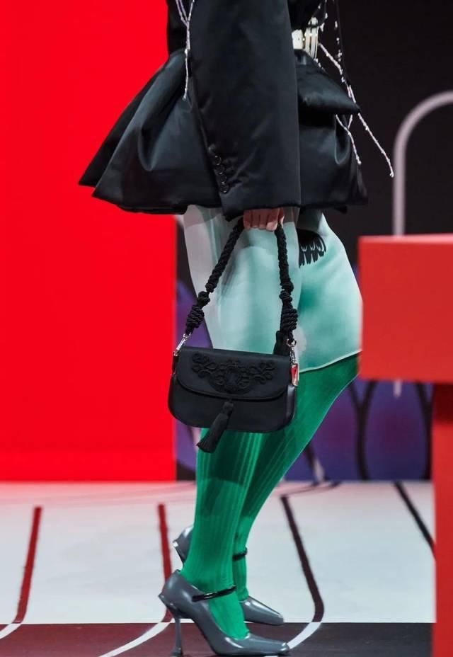 『值得』下一只最值得买的腋下包，不够精彩算我输
