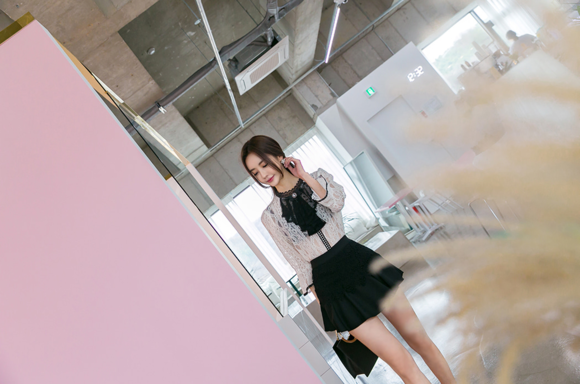 女神孙允珠，天鹅堡织花蚕丝宫廷花缀洋裙