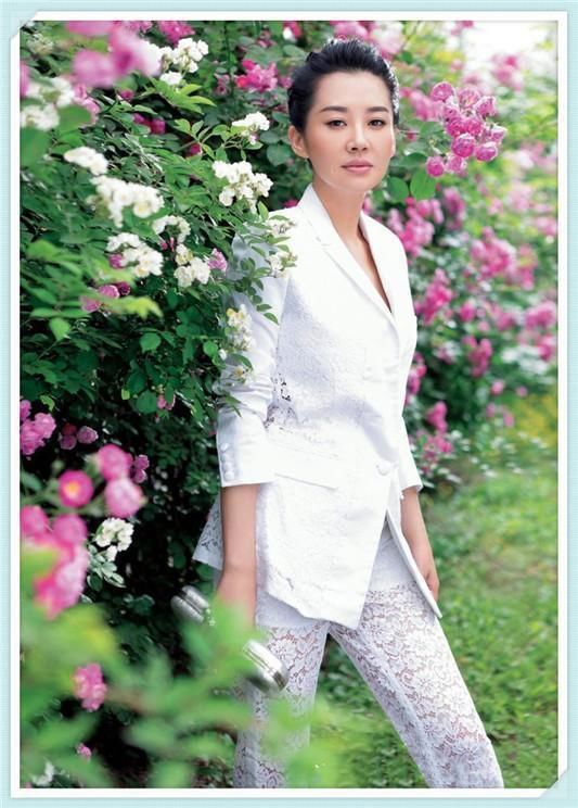 许晴太大胆了吧！竟把靴子当裤子穿，网友：羞的彭于晏都没眼看了