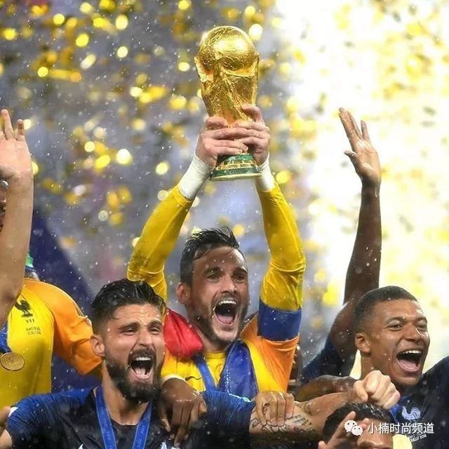 逗号头、Mullet头等秋冬再说吧！在酷夏，只有短发才是正解