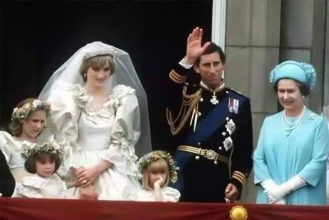 『夏季』世纪婚礼！“童话故事”起源于夏季，“童话故事”里美丽的花朵也绽放于夏季