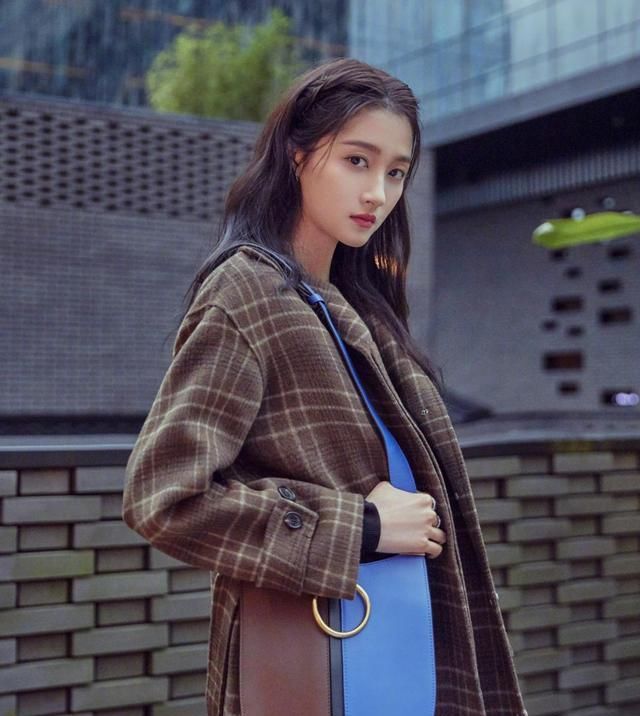  『脸上』脸上有这4个特征的女生不要留“刘海”,否则太难看,信我的准没错