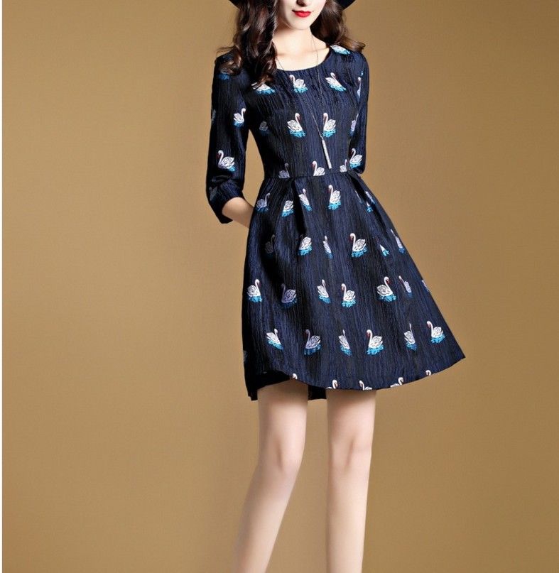 入秋了，你秋装买够了吗?新款“小香风”套装别错过，美的更出众