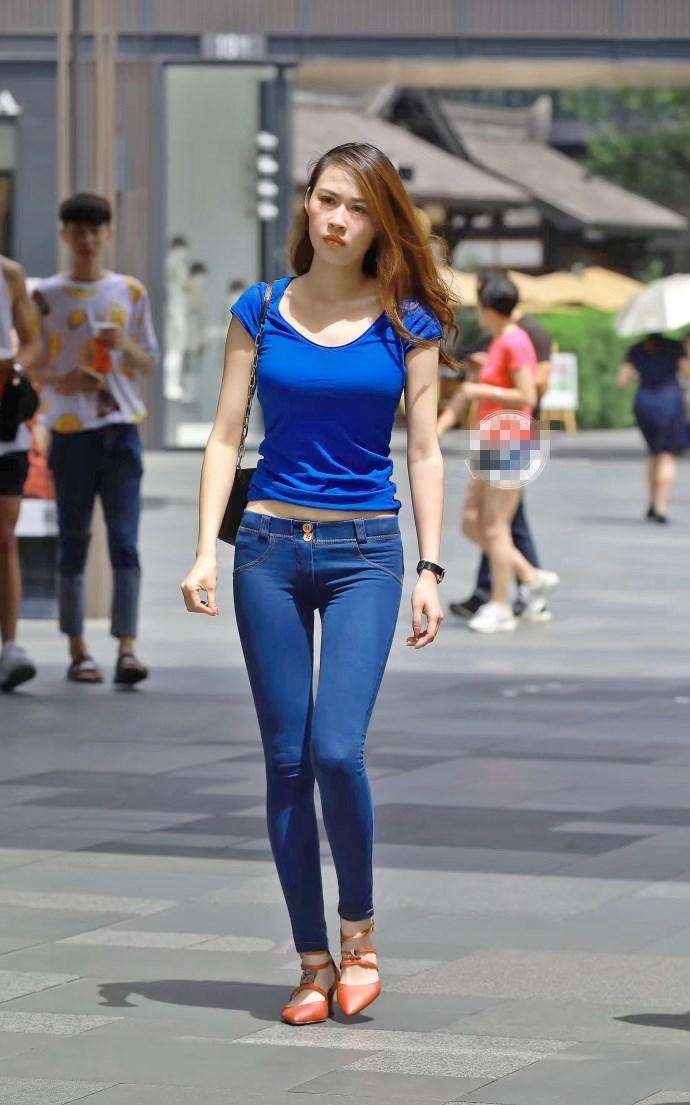 街上可以看到很多的小姐姐，对于很多人而言这就是一道美丽的风景