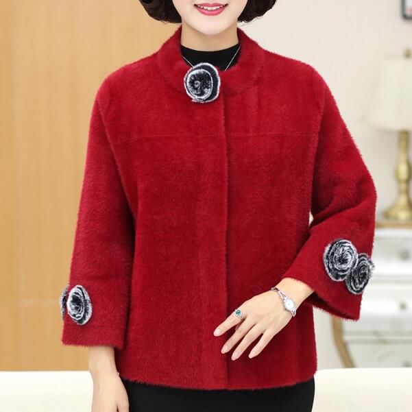 皮肤暗黄的妈妈别乱穿，瞧瞧这些女人穿的妈妈装，显嫩显白显气质