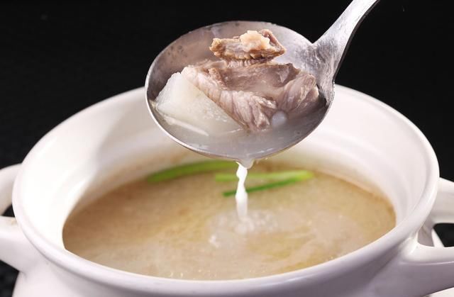 骨头汤怎么熬好喝又补钙?学会这个几个小技巧