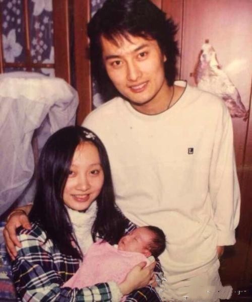  「懂事」云飞成名后却抛弃妻子，前妻独自带女儿生活，女儿乖巧又懂事！