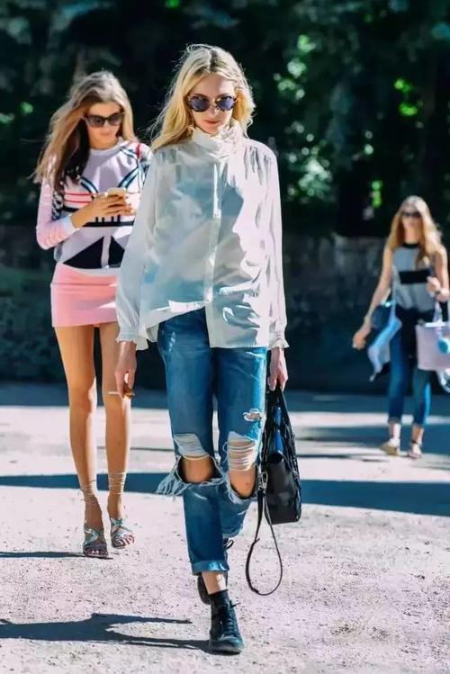 夏天那些很透的衣服，到底怎么穿出去啊？