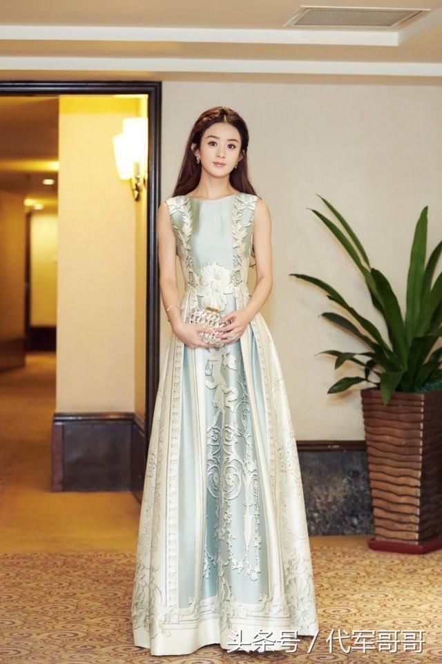 女星穿宫廷风裙装谁最美？迪丽热巴第八，赵丽颖第二，第一是谁？