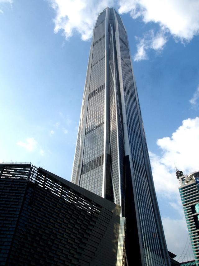 华南第一摩天楼,直入云霄,它的确气派!