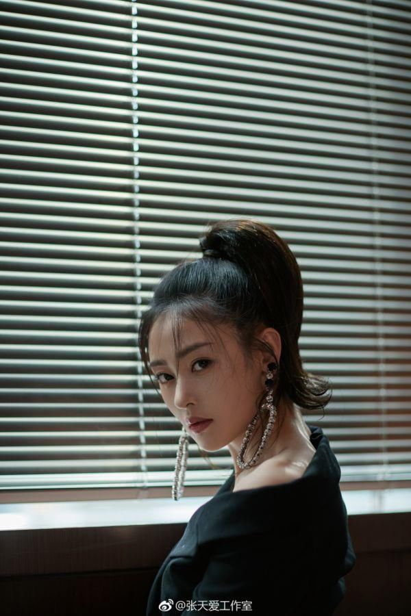 好看| 空气刘海有毒!林允唐嫣杨幂竟然都靠它拯救颜值?