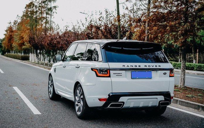 平行车路虎揽胜运动款