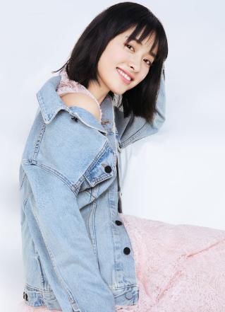 沈月清纯又可爱，穿衣也非常耐看呢！