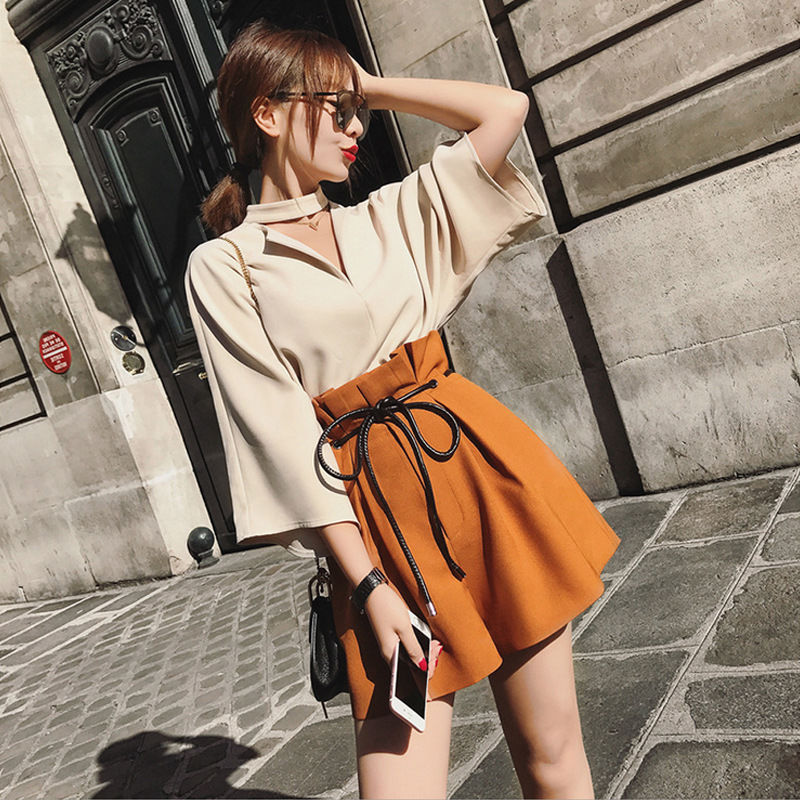 别再穿牛仔裤了，今年流行宽松的小香风套装，7080后穿美醉了