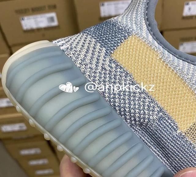  「实物」Yeezy 350v2 “灰生胶”实物泄露！延续无鞋提设计有点香！