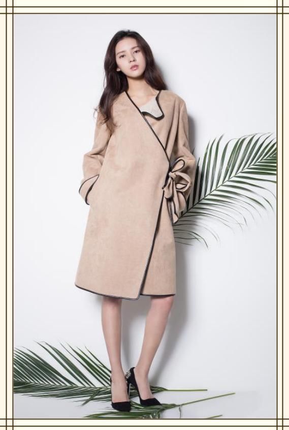 张予曦真是胆大包天!竟当众整理打底衫,网友:是嫌太低了么?