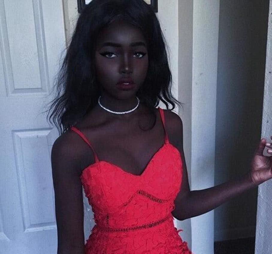 别为自己丑找借口,非洲一女子非常黑,却被誉为千年难遇的美女