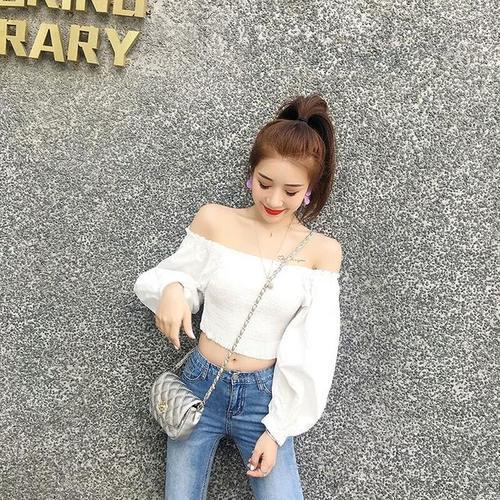 牛仔裤展现青春活力，而且很百搭，在每个场合穿搭都很适合！