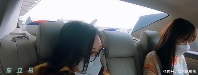  「花钱」王鸥给同母异父的妹妹花钱，鼓励妈妈再婚，家人却像外人般冷漠