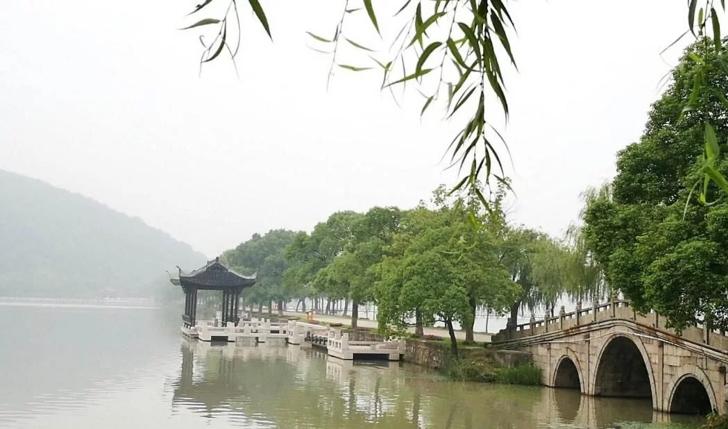上有天堂下有苏杭,但这座城市继承了苏杭真正的美,苏杭自愧不如【2020热门旅游景点】