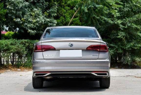 奥迪同平台打造却便宜近10万,车身大气比迈腾好看,难怪月销几万