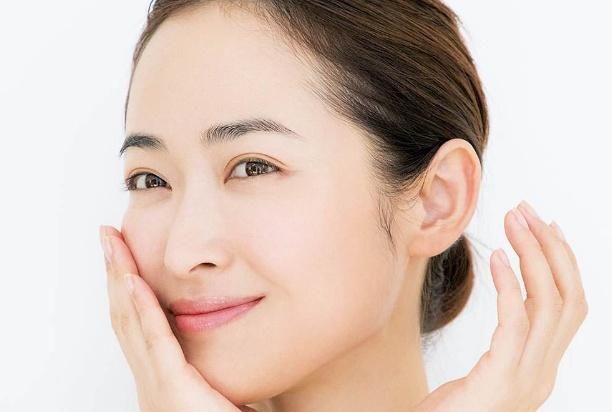  「乳液」你的水和乳液，哪个用得更快？根据肤质选择用量，保湿效果更好！